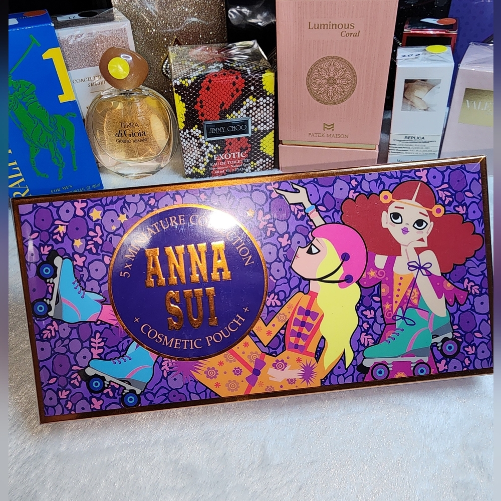 Anna Sui Mini Dabber Collection plus Cosmetic Pouch (New And Sealed)